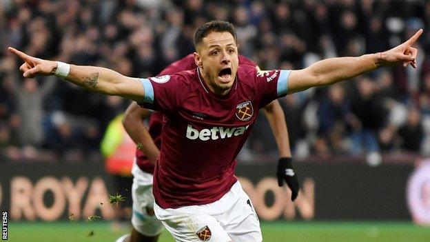 Javier Hernandez celebrates West Ham win