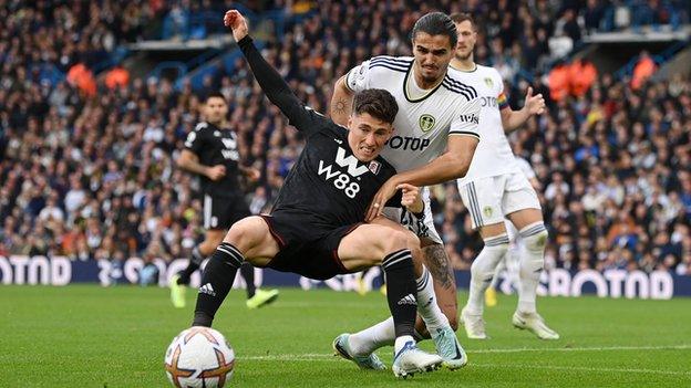 Harry Wilson of Fulham is challenged by Pascal Struijk of Leeds United