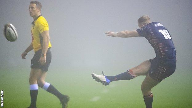 Play became a challenge at a misty Murrayfield