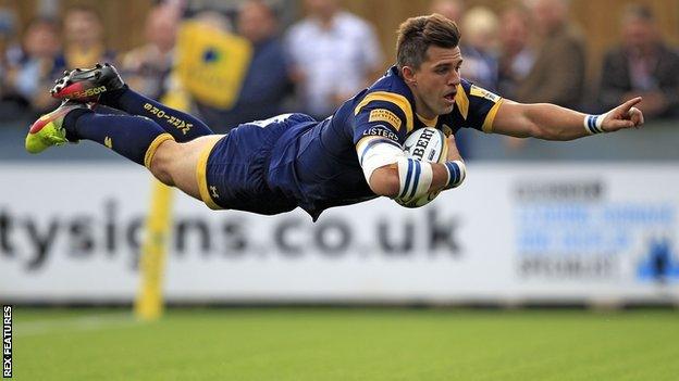 Wynand Olivier scoring a try for Worcester Warriors