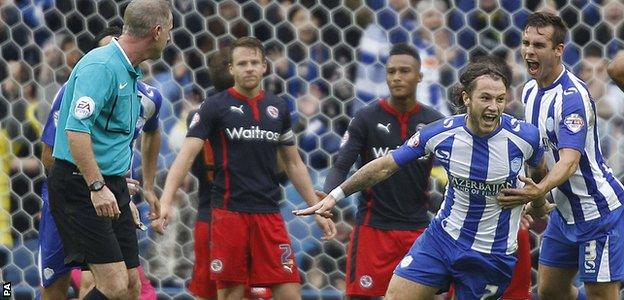 Stevie May celebrates scoring for Sheffield Wednesday against Reading