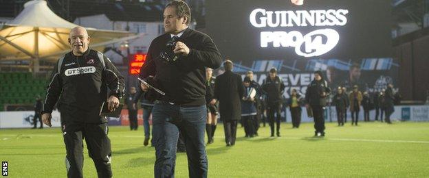 Edinburgh head coach Richard Cockerill and Glasgow counterpart Dave Rennie leave the field