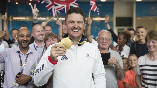 Justin Rose poses with his Olympic Gold Medal