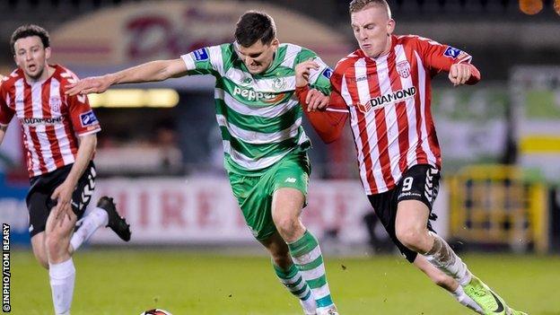 Derry's Ronan Curtis wrestles with Rovers' David McAllister