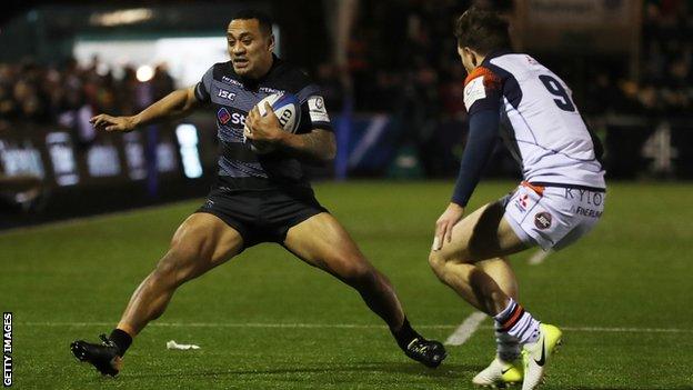 Sinoti Sinoti steps Edinburgh scrum-half Henry Pyrgos