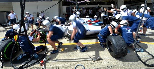 Williams F1 pit lane