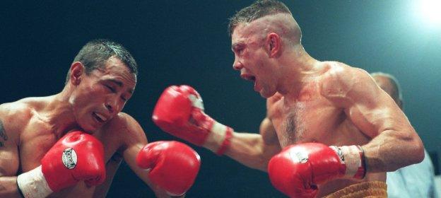 Robbie Regan (R) unsuccessfully challenged Alberto Jiminez for the WBO World Flyweight title in 1995