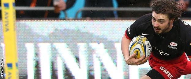 Ben Ransom runs in Saracens' try