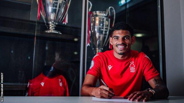 Morgan Gibbs-White sings a contract