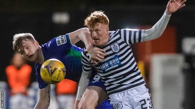 Dunfermline's Coll Donaldson and Queen's Park's Simon Murray