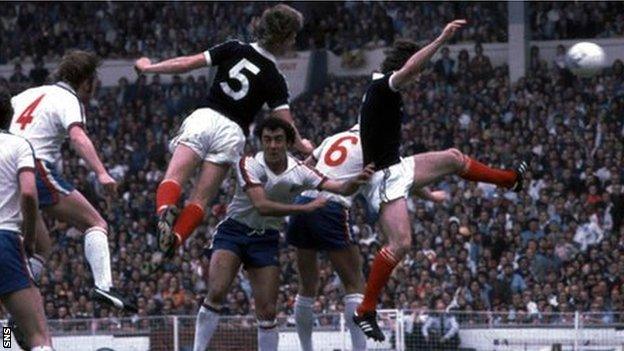 Gordon McQueen scores for Scotland