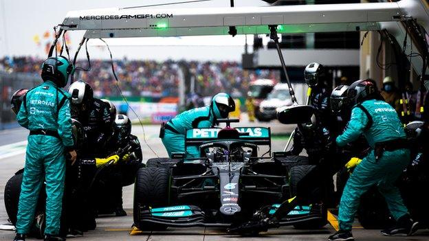 Lewis Hamilton pit stop