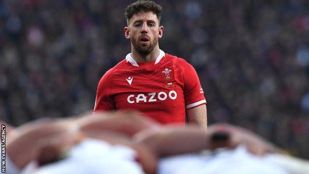 Alex Cuthbert watches England and Wales at a scrum