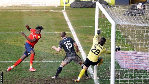 Elijah Adebayo scores for Luton