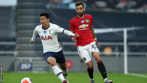 Bruno Fernandes tries to get the ball of Tottenham's Son Heung-min