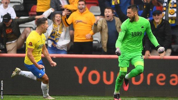 Lucas Covolan scores for Torquay