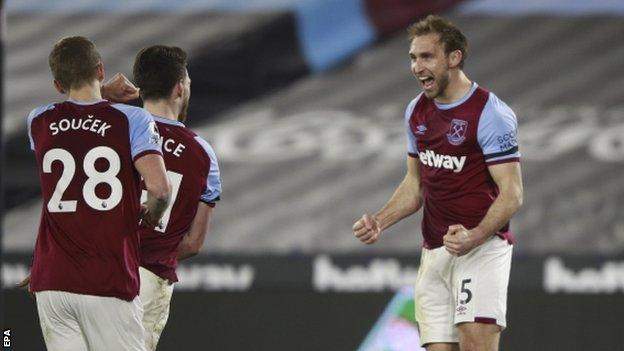 Craig Dawson celebrates with team-mates