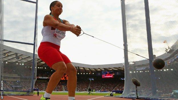 Shaunagh Brown throws the hammer in Glasgow at the 2014 Commonwealth Games