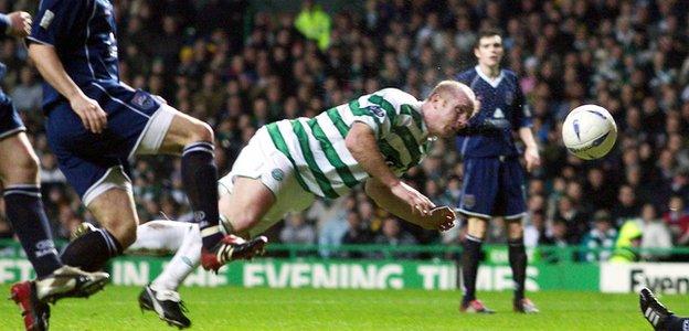 John Hartson scoring a header for Celtic