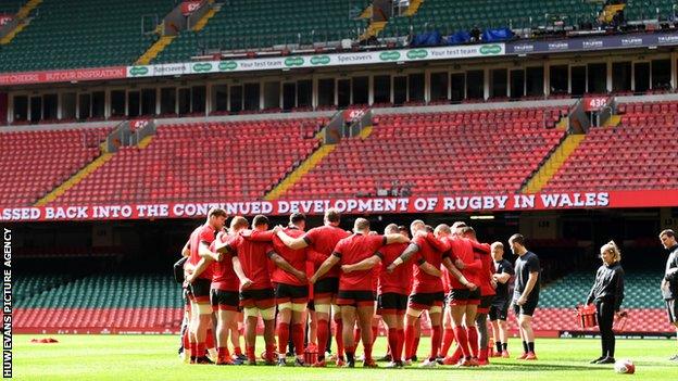 Wales players in huddle before training ahead of Scotland match which was postponed in March 2020