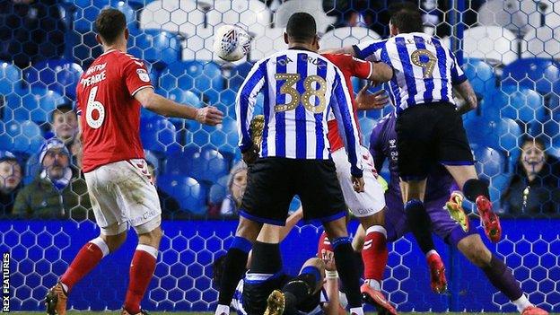 Steven Fletcher scores for Sheffield Wednesday's against Charlton.