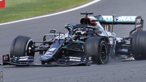 Lewis Hamilton finish the British Grand Prix with a puncture