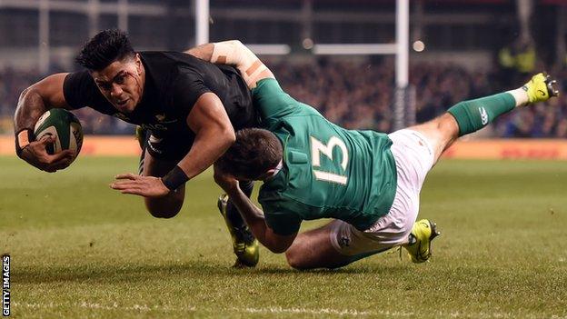 Malakai Fekitoa scores a New Zealand try against Ireland in November 2016 despite Jared Payne's efforts