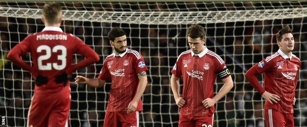 Aberdeen's players look despondent