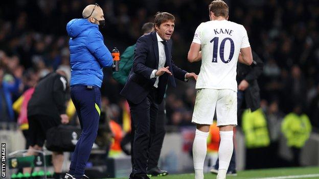 Antonio Conte with Harry Kane