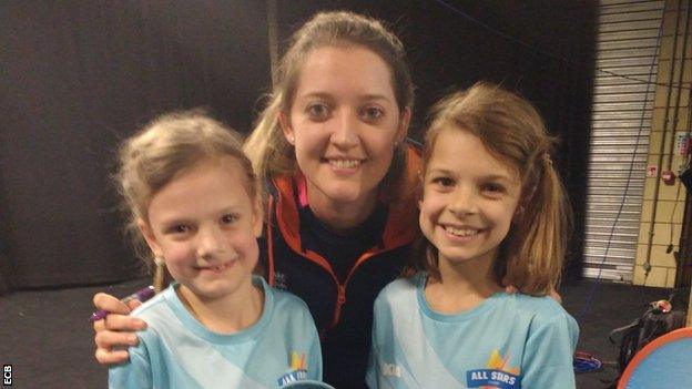 England's Sarah Taylor and Erin and Kira