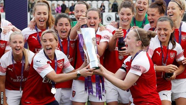 Arsenal lift the WSL trophy for 2018/19