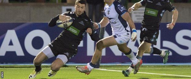 Leonardo Sarto scores a try for Glasgow Warriors against Montpellier