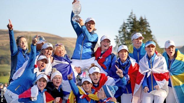 Europe captain Catriona Matthew (top) with her victorious team at Gleneagles