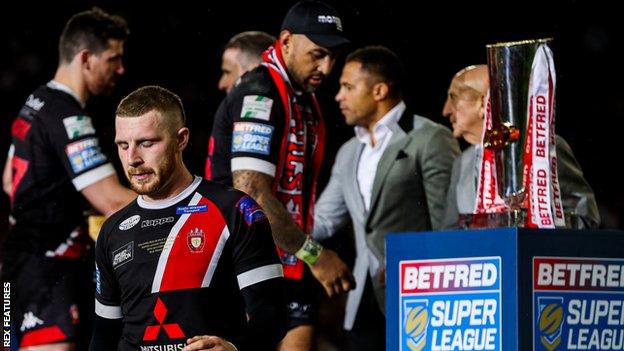 Dejected Salford players