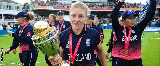 Heather Knight with the World Cup in 2017