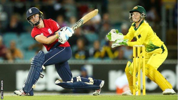 Heather Knight batting for England against Australia