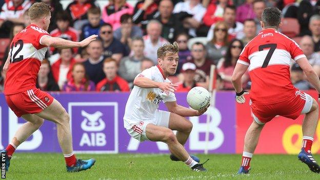 Red Hands forward Mark Bradley finds space in the Derry defence at Celtic Park