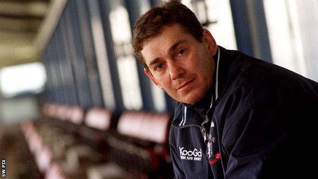 Neil Kelly as head coach of the Widnes Vikings