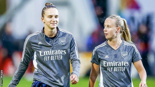 Vivianne Miedema and Beth Mead