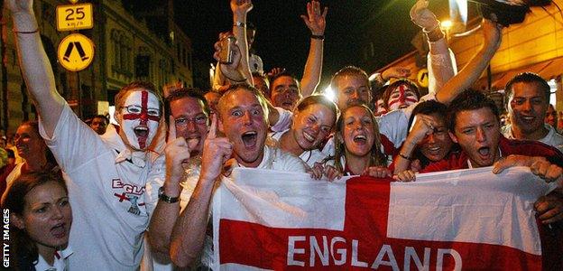 England supporters in Sydney before the 2003 World Cup final against hosts Australia