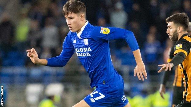 Rubin Colwill in action for Cardiff City against Hull City