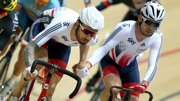 Sri Bradley Wiggins and Mark Cavendish compete in the madison