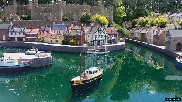 The harbour scene at Bondville