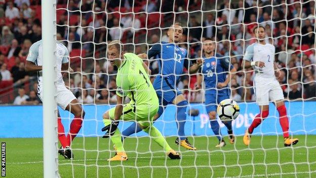 Stanislav Lobotka scores for Slovakia