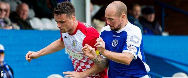 St Mirren's Stephen McGinn and Stranraer's Jamie Hamill