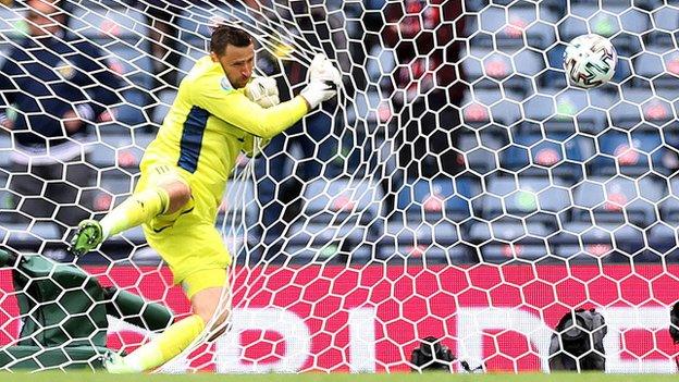 David Marshall falls into the Scotland net