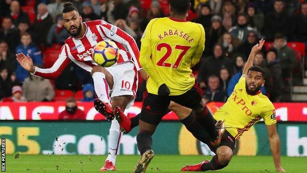 Eric Maxim Choupo-Moting curls a shot wide