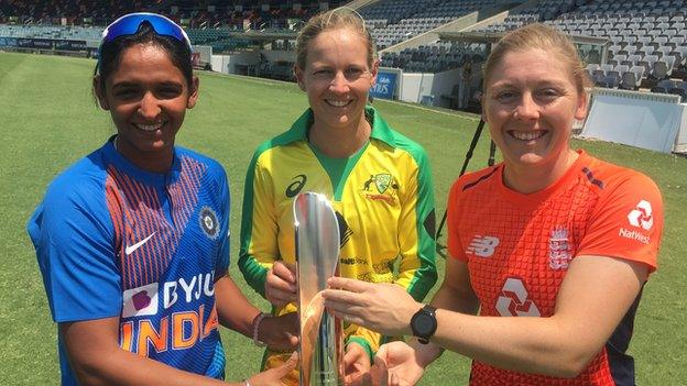 Knight with the captains of India and Australia