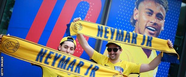 PSG fans with Neymar shirts