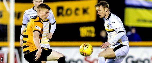 Alloa's Jon Robertson and Dumbarton's Iain Russell battle for the ball